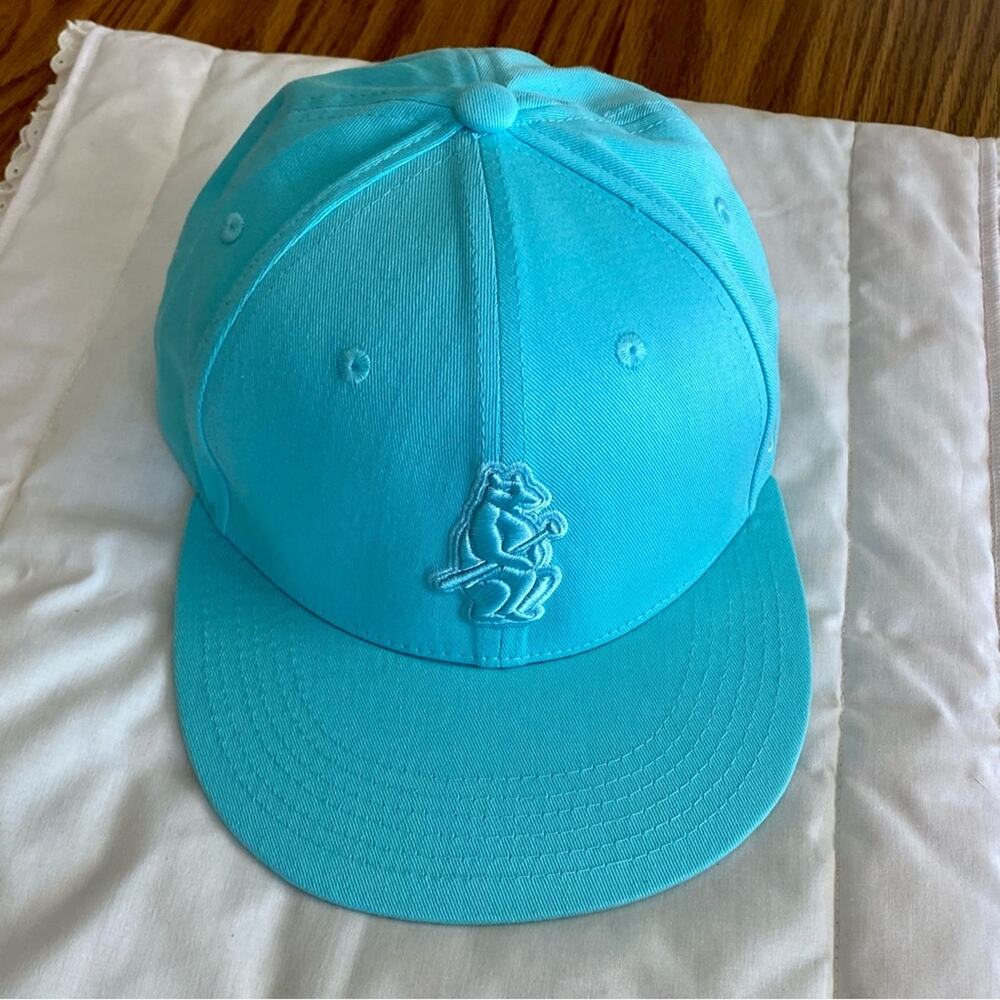 Chicago Cubs Budweiser Mens 6 Panel Cotton Adjustable Baseball Cap Wrigley Field